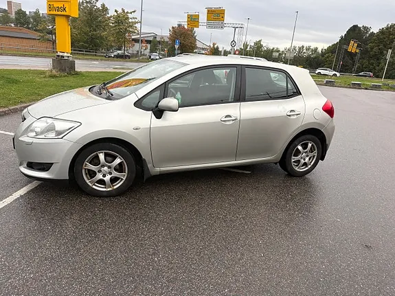 Toyota Auris 2007 photo 2