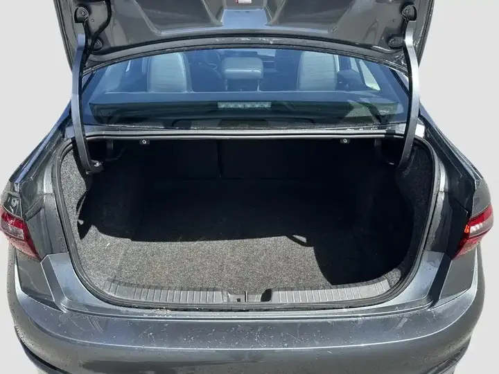 Volkswagen Jetta 2025 photo 5