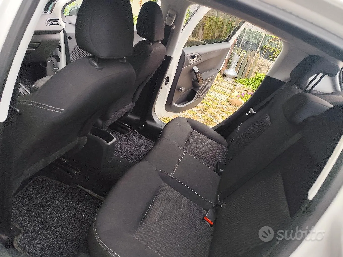 Peugeot 208 2018 photo 3
