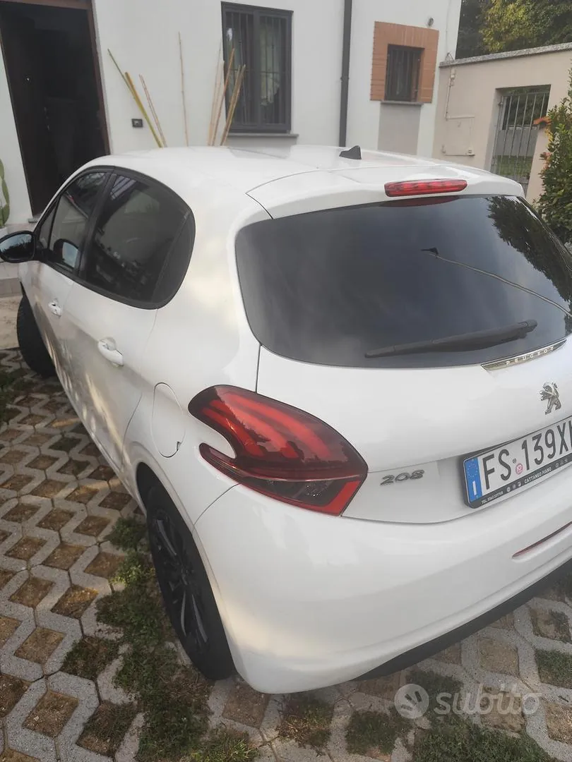 Peugeot 208 2018 photo 5