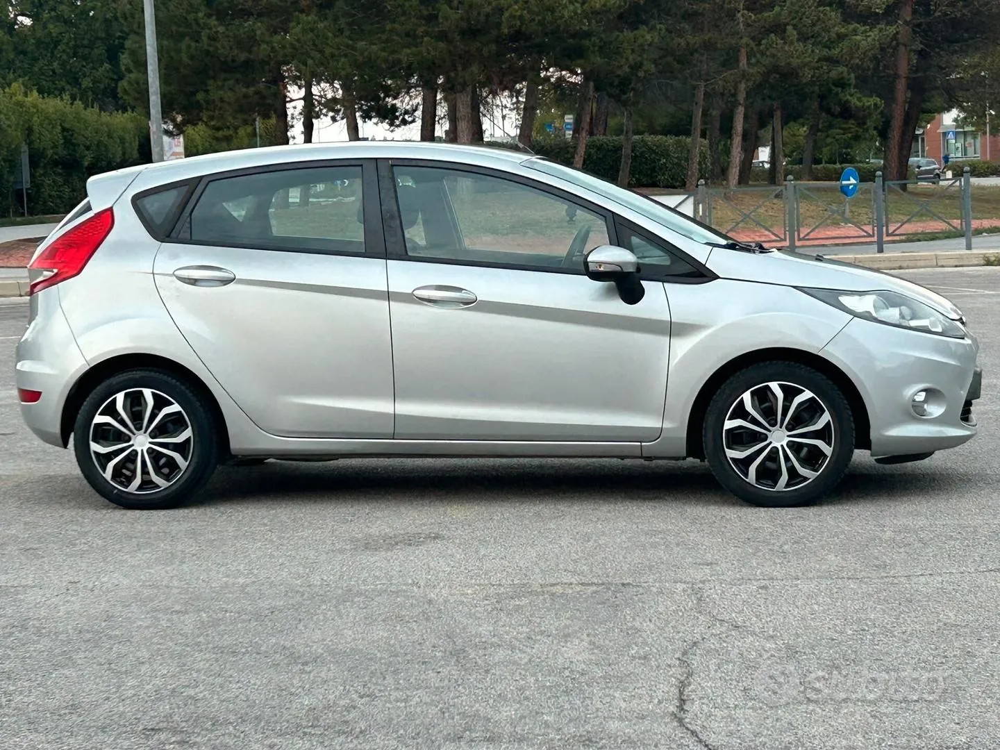 Ford Fiesta 2012 photo 2