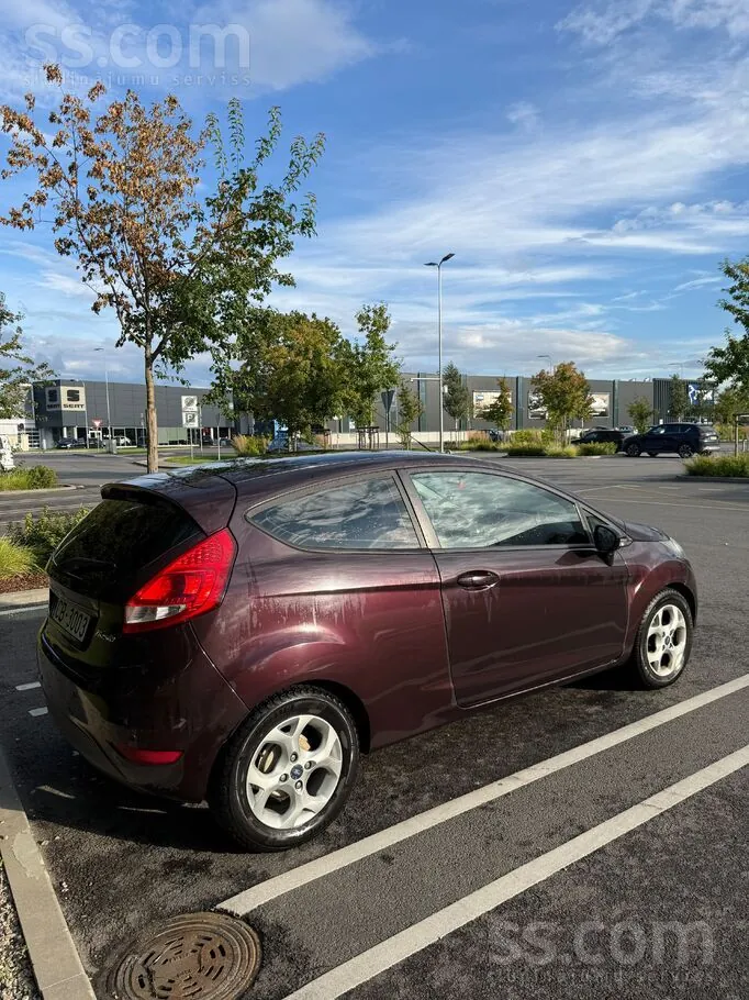 Ford Fiesta 2010 photo 4