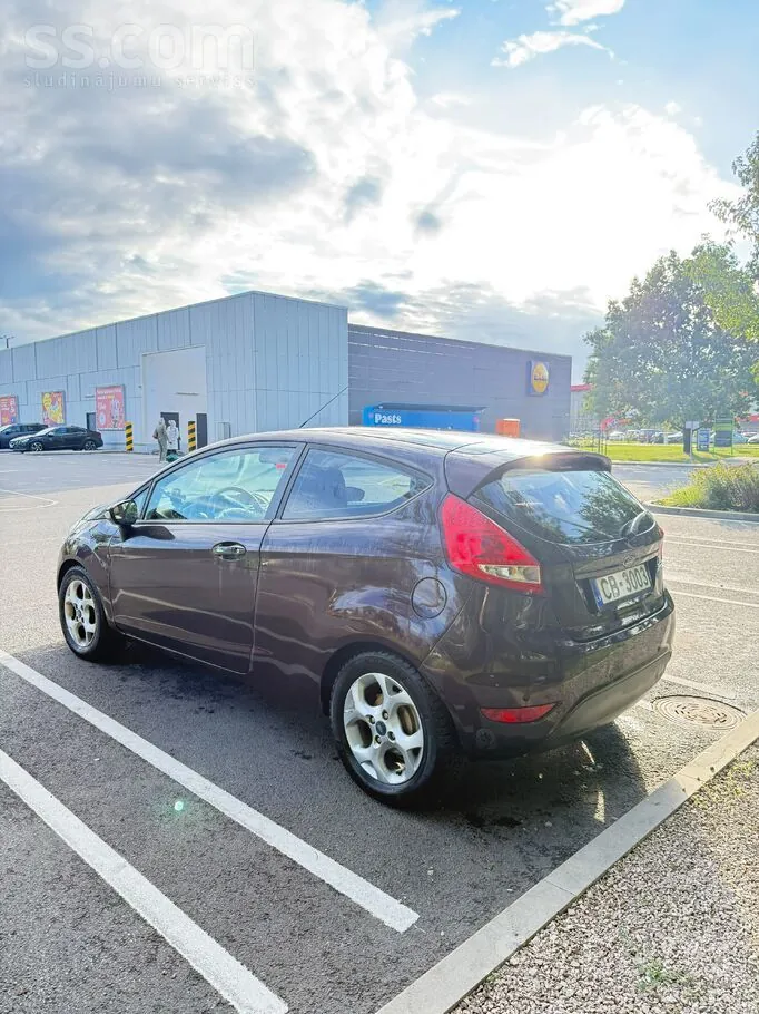 Ford Fiesta 2010 photo 3