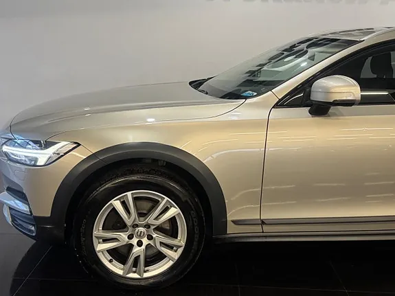 Volvo V90 Cross Country