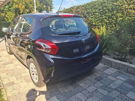 Peugeot 208 2015 photo 3