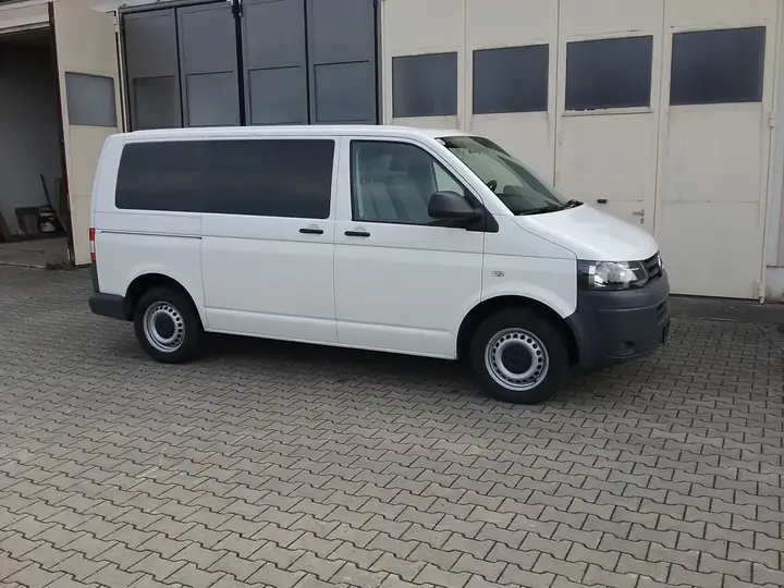 Volkswagen T5 2012 photo 2