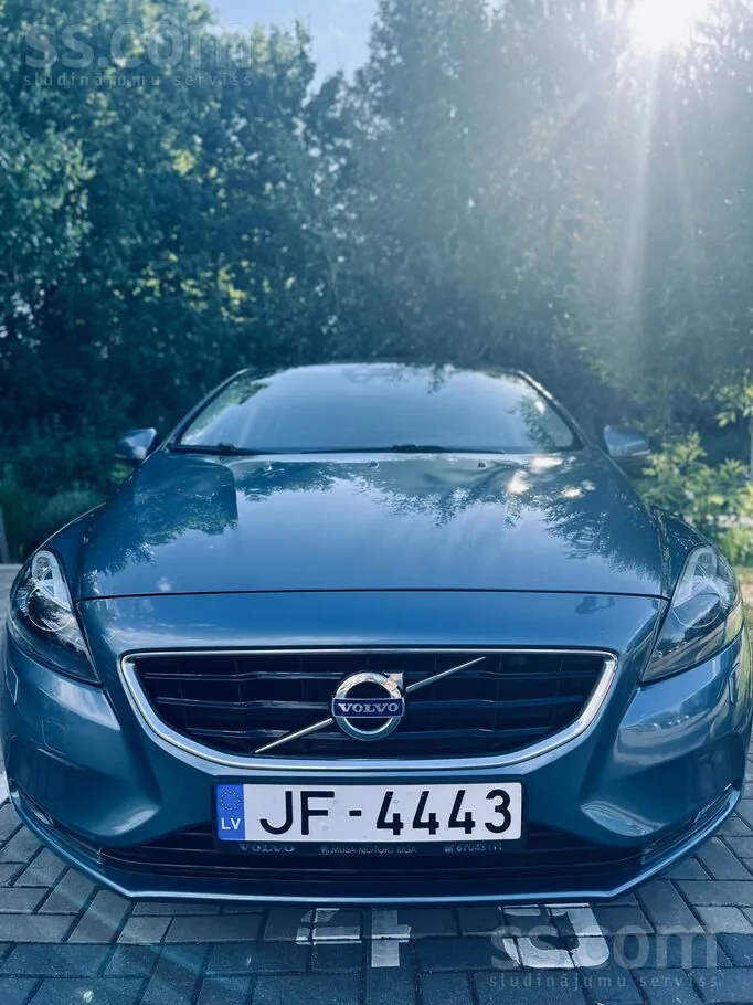 Volvo V40 2013 photo 2