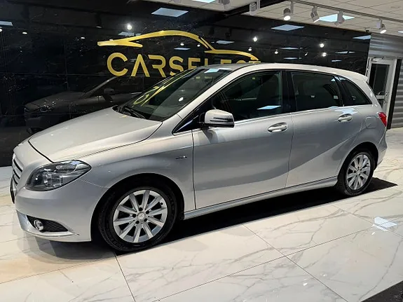 Mercedes-Benz B200 2012 photo 2