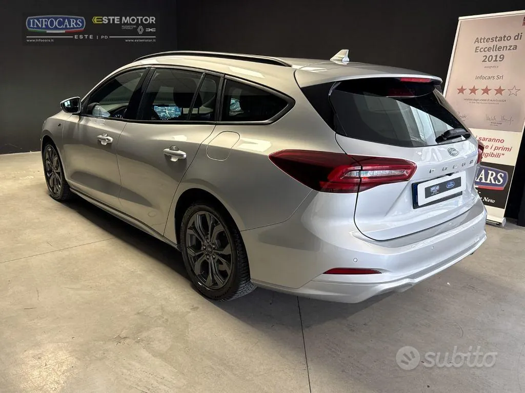 Ford Focus 2023 photo 2
