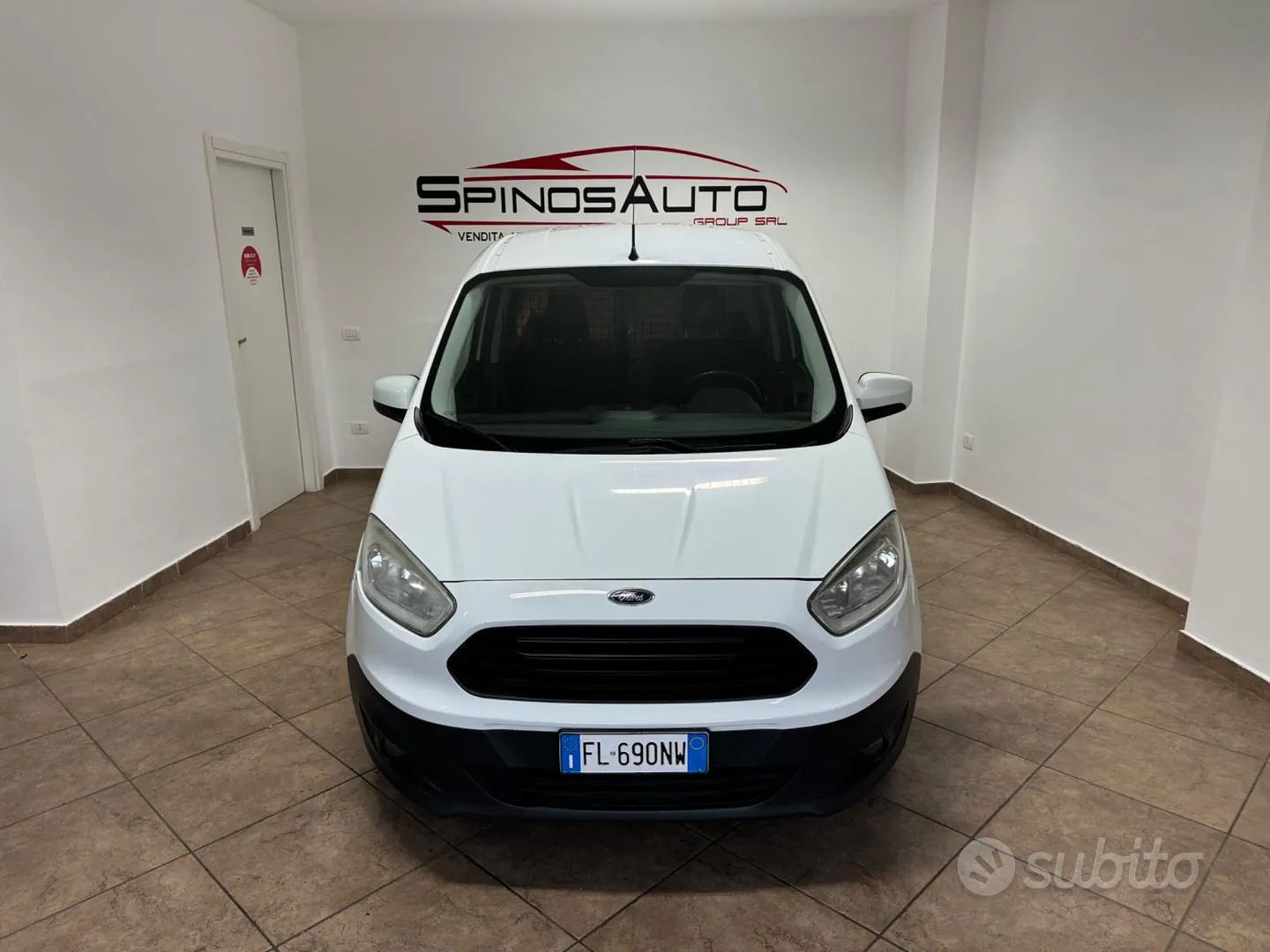 Ford Transit Courier 2017 photo 2