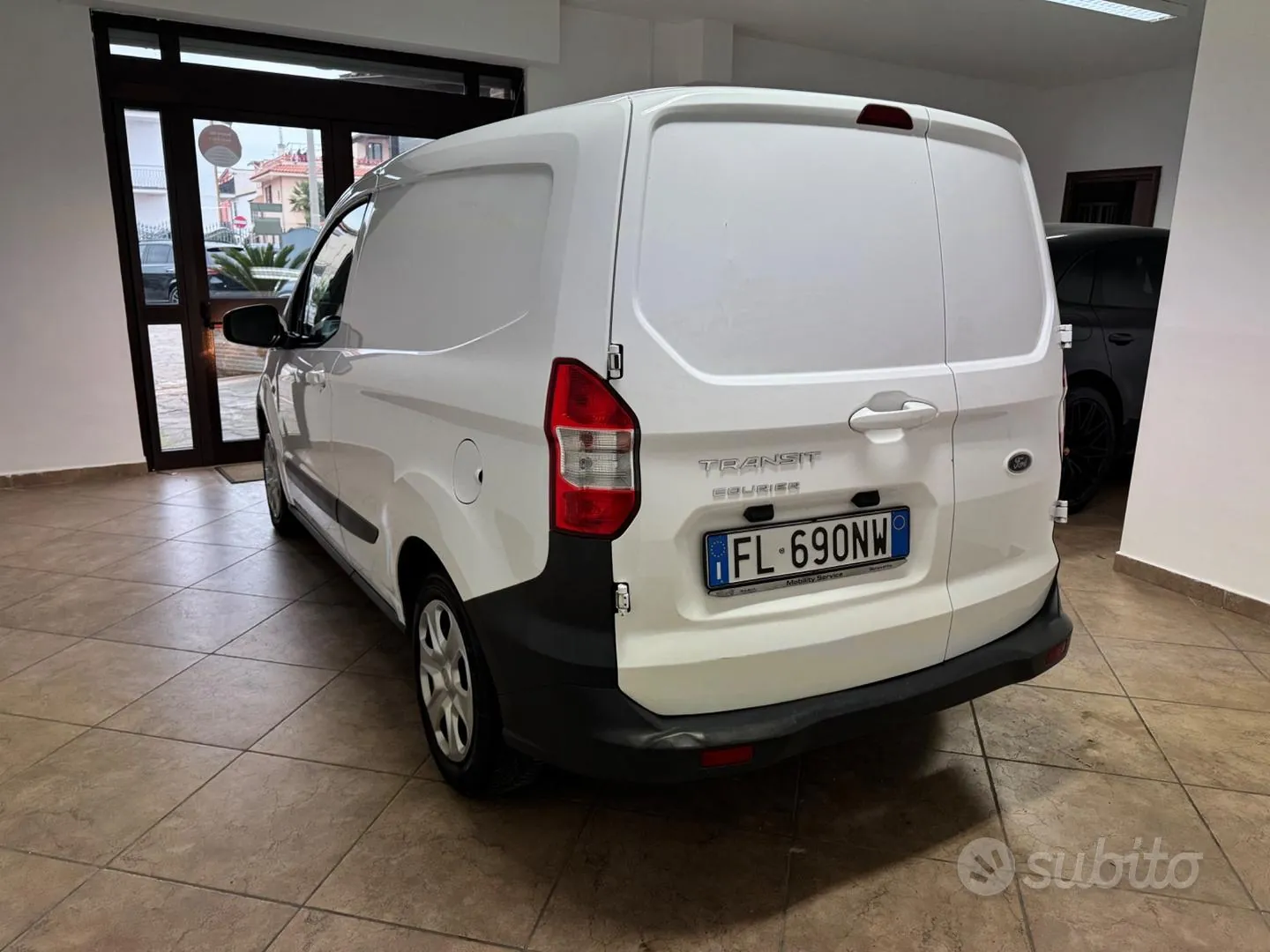 Ford Transit Courier 2017 photo 4