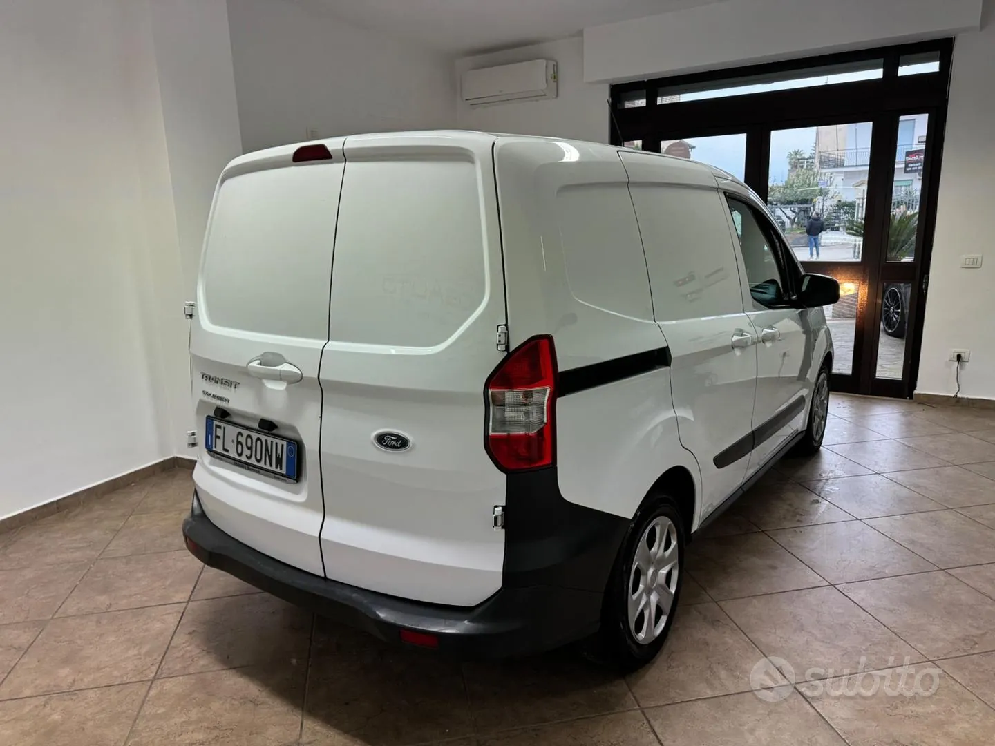 Ford Transit Courier 2017 photo 5