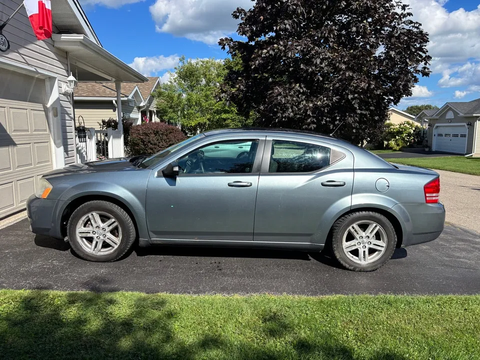 Dodge Avenger 2010 photo 4