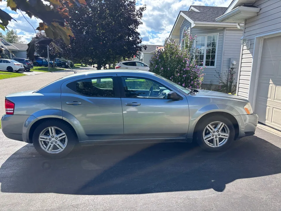 Dodge Avenger 2010 photo 3