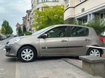 Renault Clio 2009 photo 2