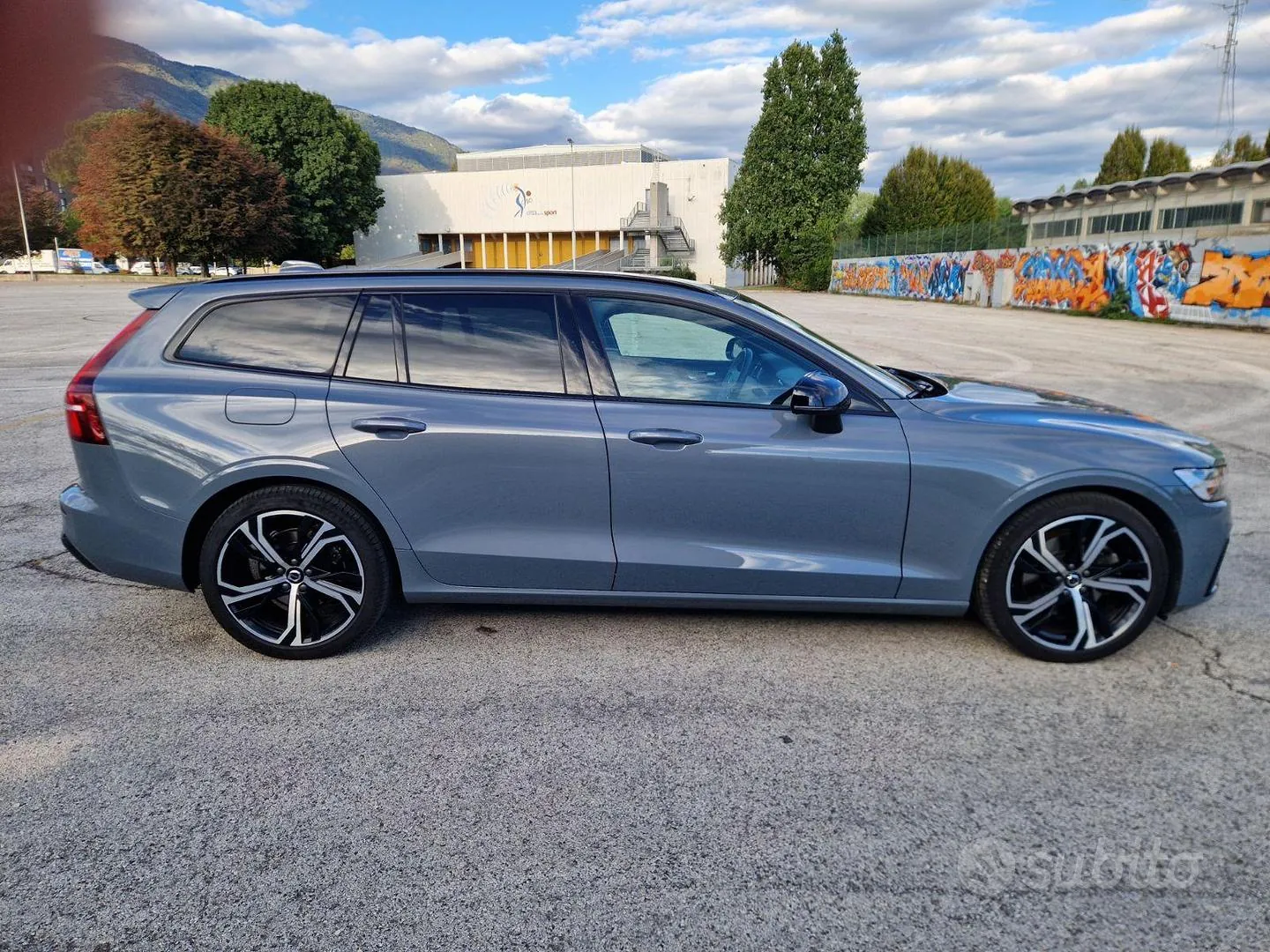 Volvo V60 2024 photo 2