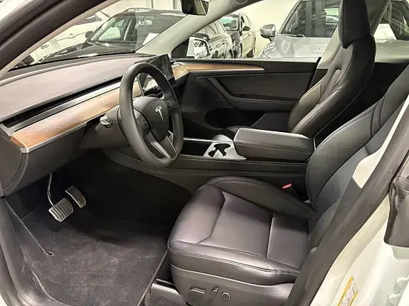 Tesla Model Y 2023 photo 4