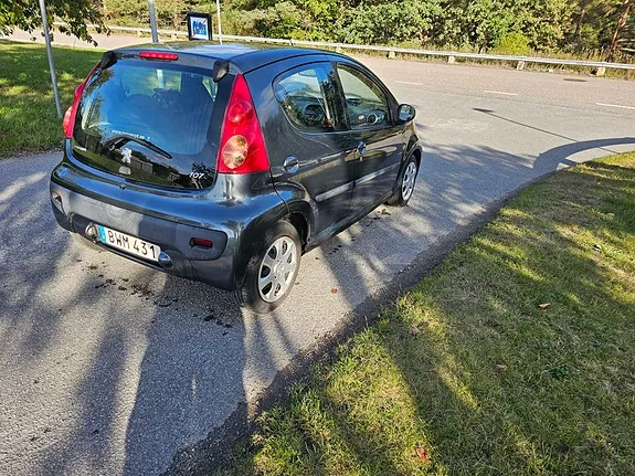 Peugeot 107 2010 photo 4