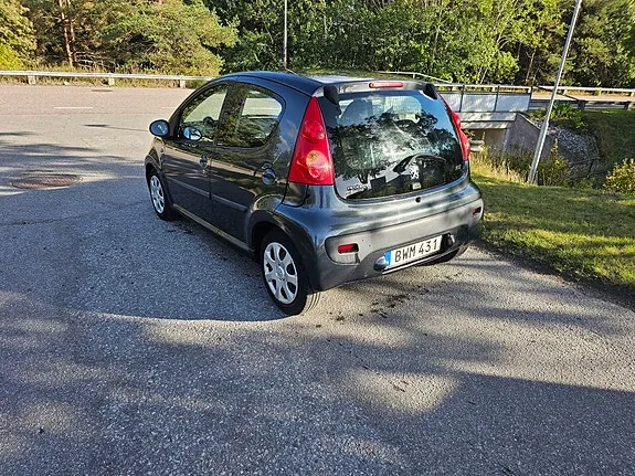 Peugeot 107 2010 photo 3