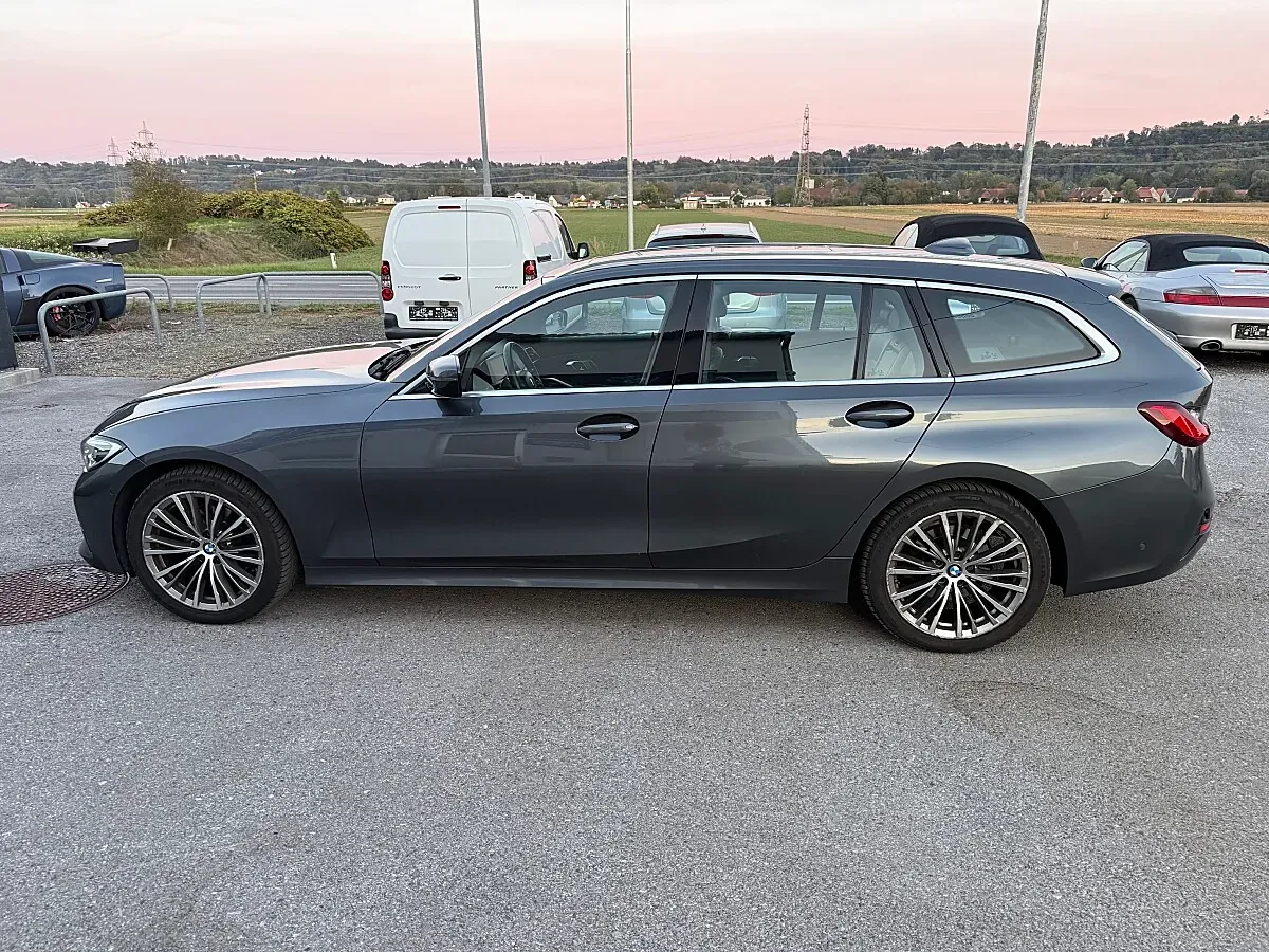 BMW 3 Series 2019 photo 2