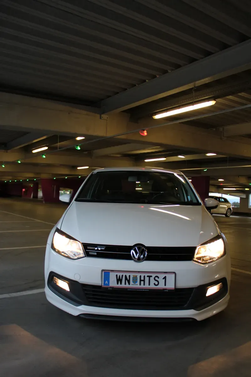 Volkswagen Polo 2012 photo 3