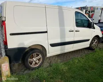 Peugeot Expert 2011 photo 2