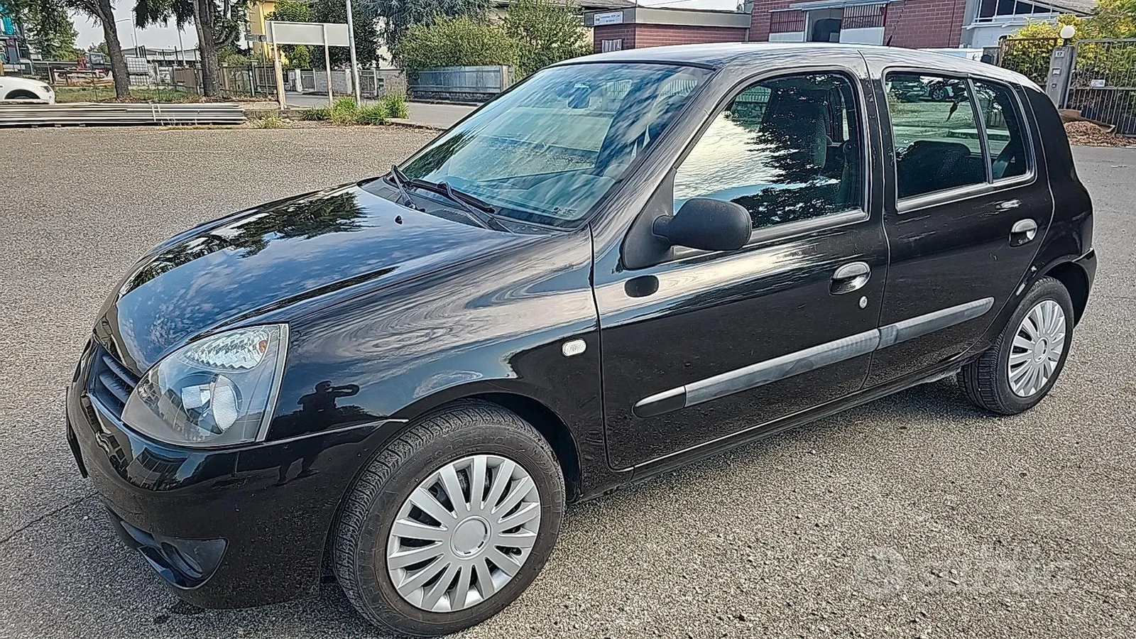 Renault Clio 2009 photo 4