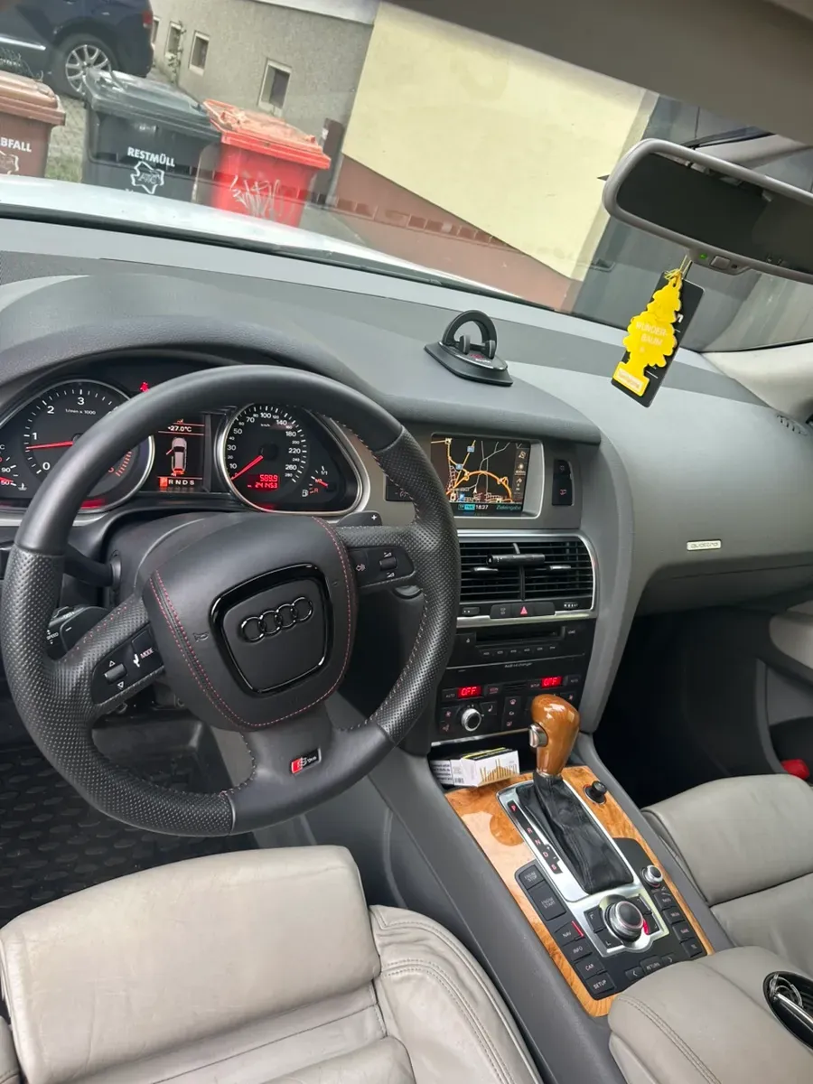 Audi Q7 2008 photo 2