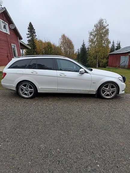 Mercedes-Benz C250 2012 photo 2
