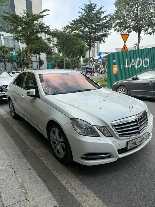 Mercedes-Benz E-Class 2011 photo 5