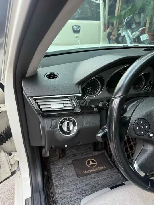 Mercedes-Benz E-Class 2011 photo 4