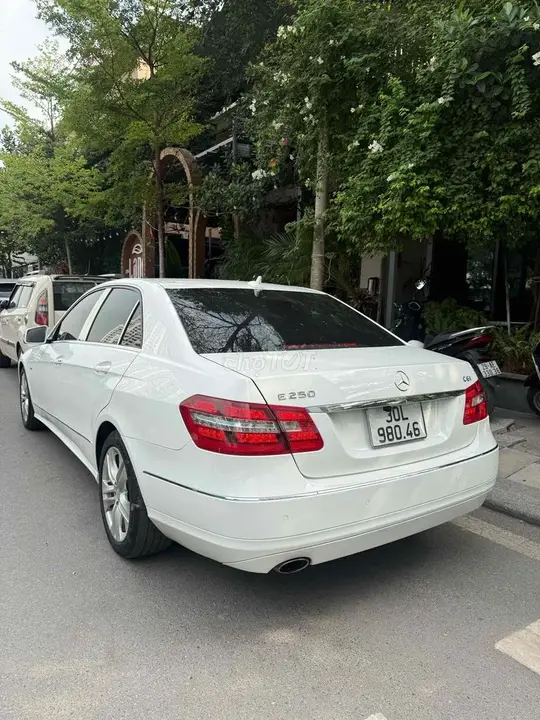 Mercedes-Benz E-Class 2011 photo 2