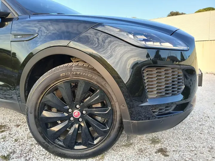 Jaguar E-Pace 2018 photo 4