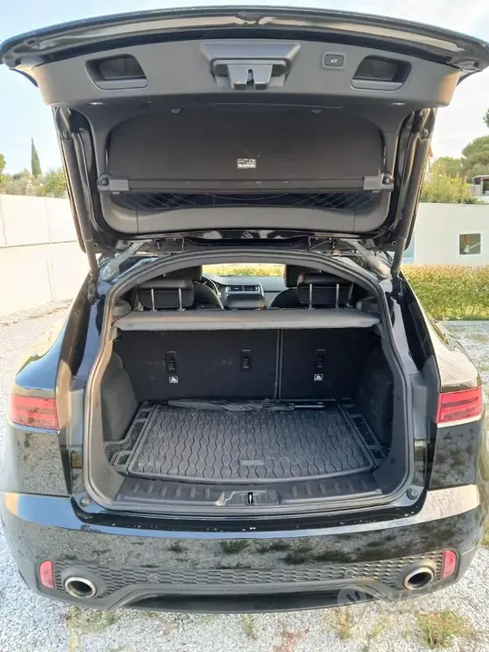 Jaguar E-Pace 2018 photo 5