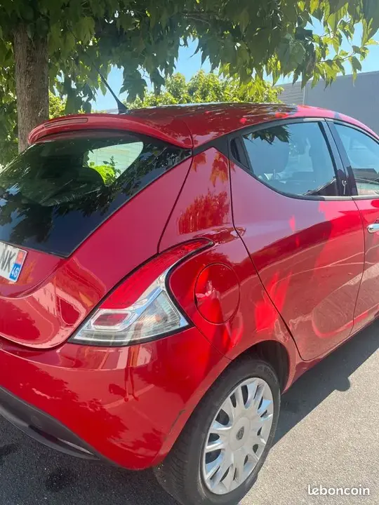 Lancia Ypsilon