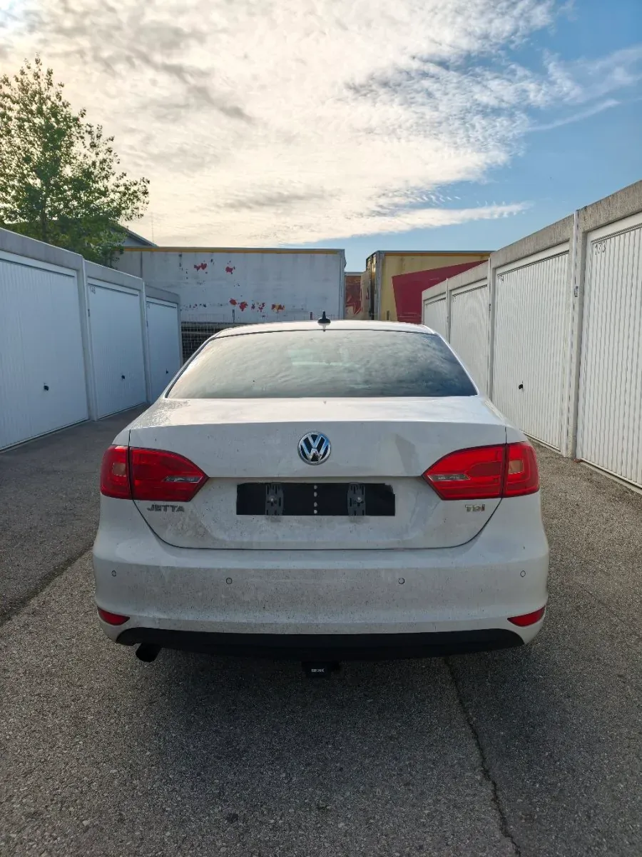 Volkswagen Jetta 2012 photo 3