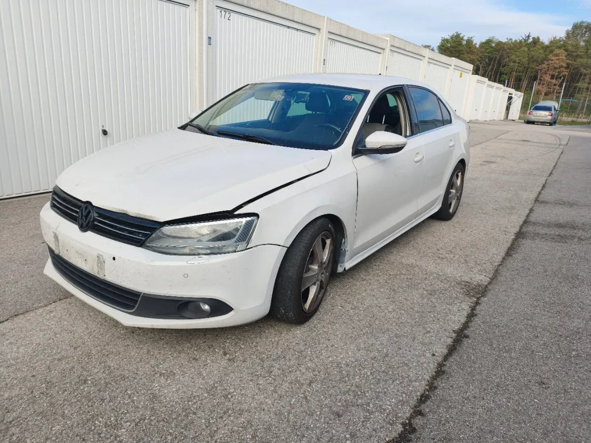 Volkswagen Jetta 2012 photo 2