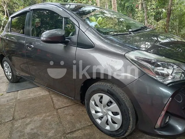 Toyota Vitz 2017 photo 2