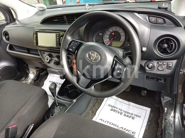 Toyota Vitz 2017 photo 3