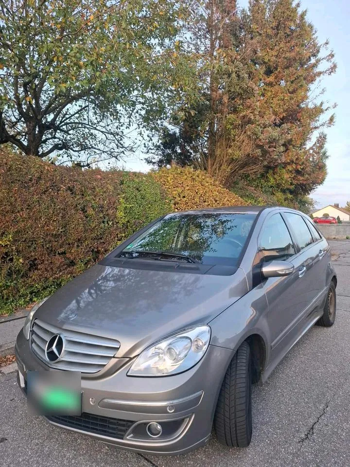 Mercedes-Benz B200