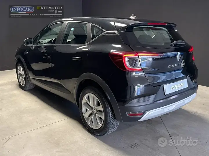 Renault Captur 2023 photo 2