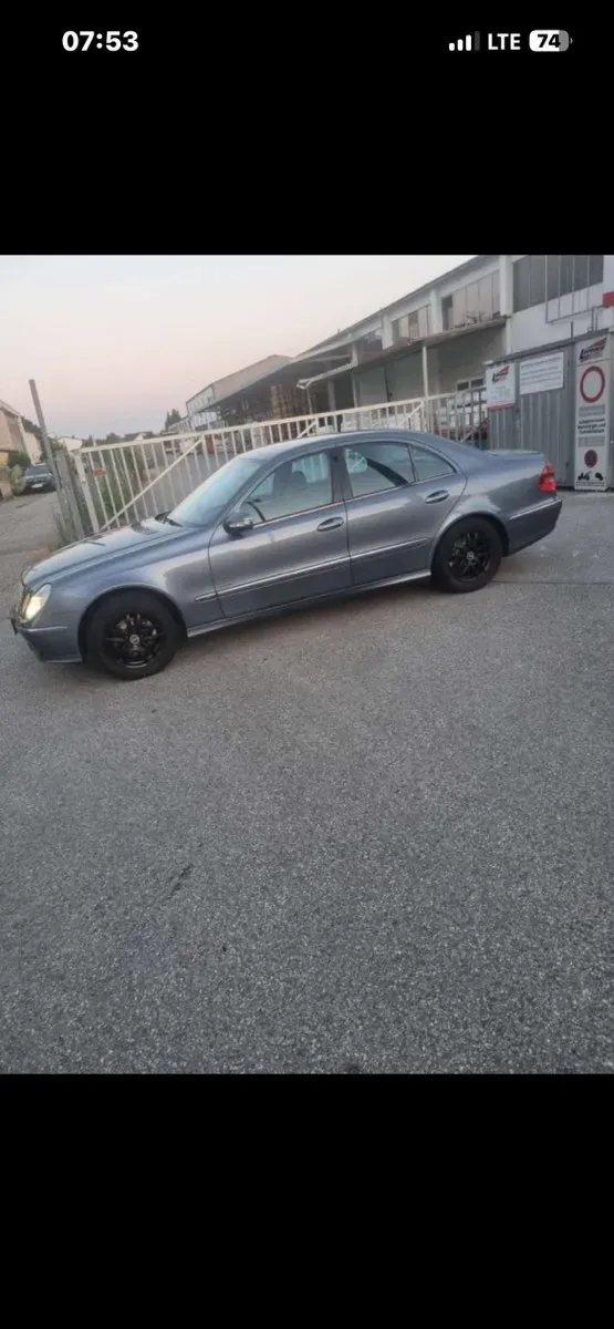 Mercedes-Benz Eklasse 2004 photo 2