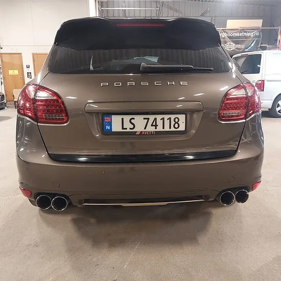 Porsche Cayenne Turbo 2011 photo 4