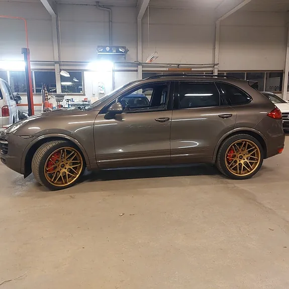 Porsche Cayenne Turbo 2011 photo 3