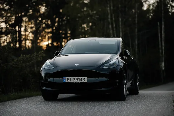 Tesla Model Y 2024 photo 2