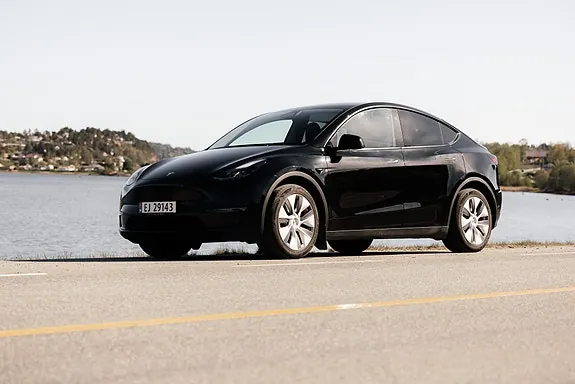 Tesla Model Y 2024 photo 3
