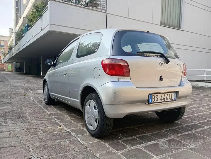 Toyota Yaris 2001 photo 3