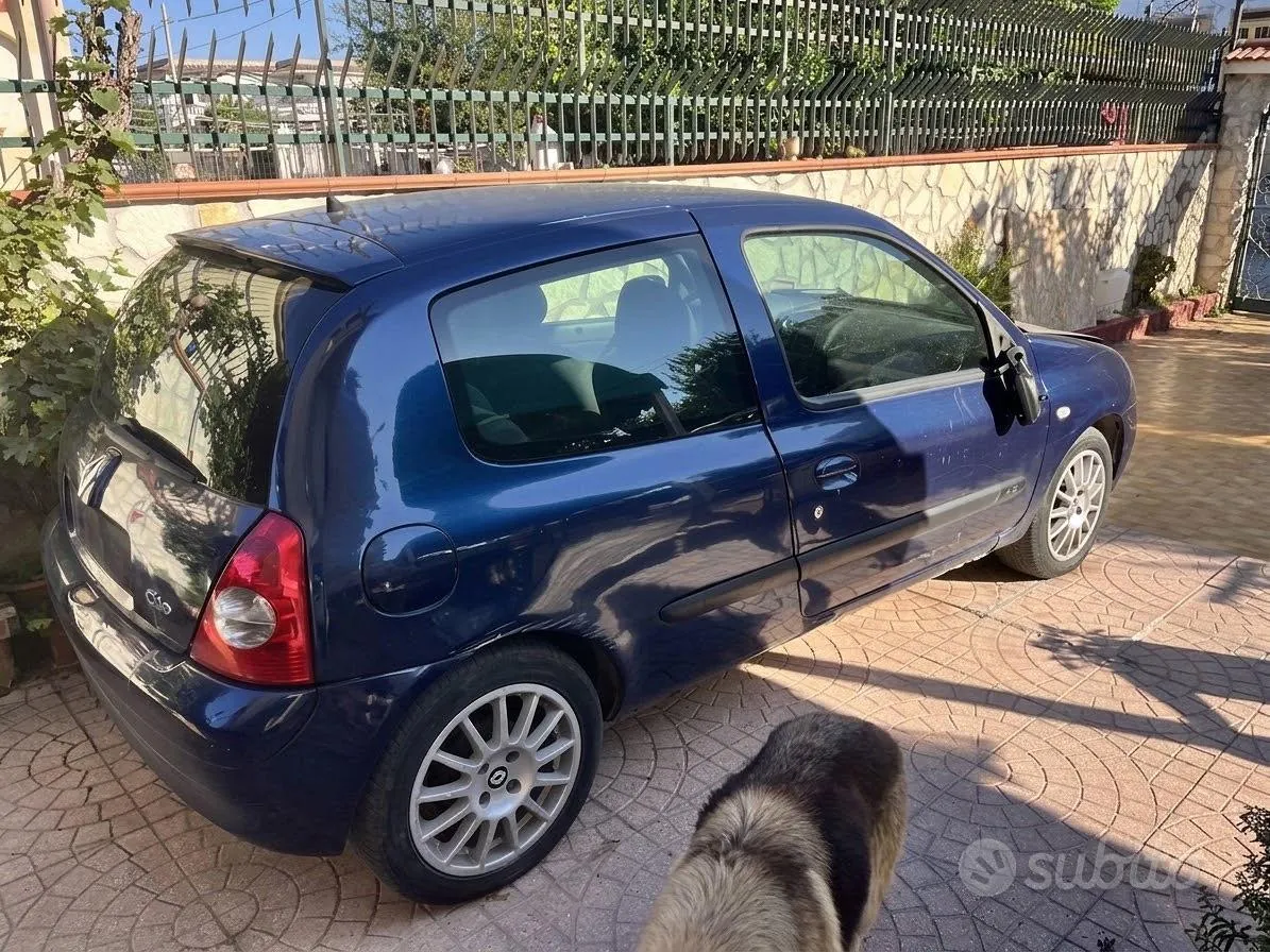 Renault Clio 2001 photo 2