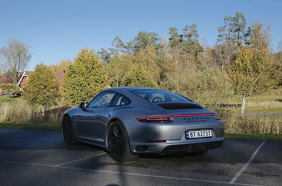Porsche 911 Carrera 4 Gts 2017 photo 2