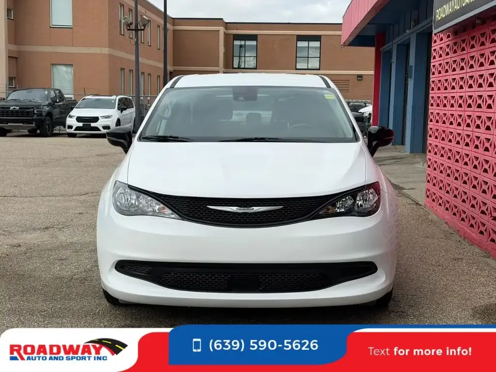 Chrysler Grand Caravan 2024 photo 2